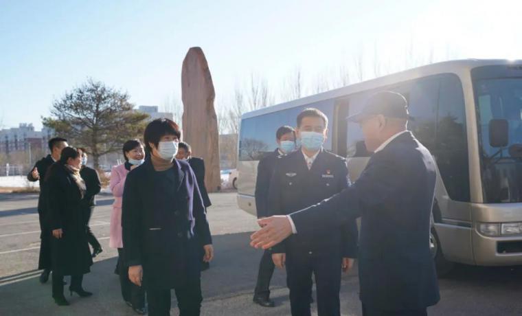 朝陽副市長、市公安局黨委書記、局長趙丕顯帶隊(duì)參觀冰河集團(tuán)